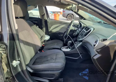 2019 Chevrolet Sonic Lt z USA, uszkodzony, nr VIN 1G1JD5SBXK4102205